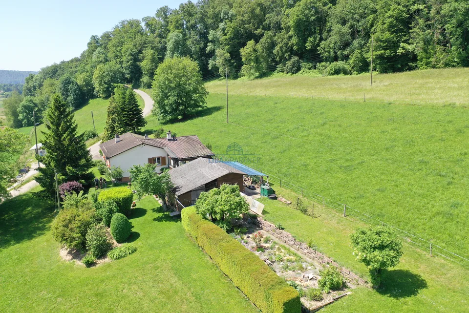 Charmantes Einfamilienhaus mit weitläufigem Gartenparadies – Foto 2 von 13