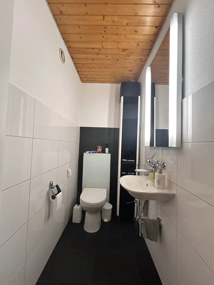 Grosszügige 2.5-Zimmer-Dachwohnung mit Garage - auch als Kapitalanlage – Foto 5 von 13