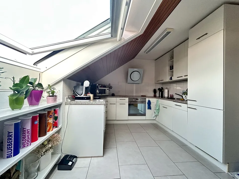 Grosszügige 2.5-Zimmer-Dachwohnung mit Garage - auch als Kapitalanlage – Foto 2 von 13