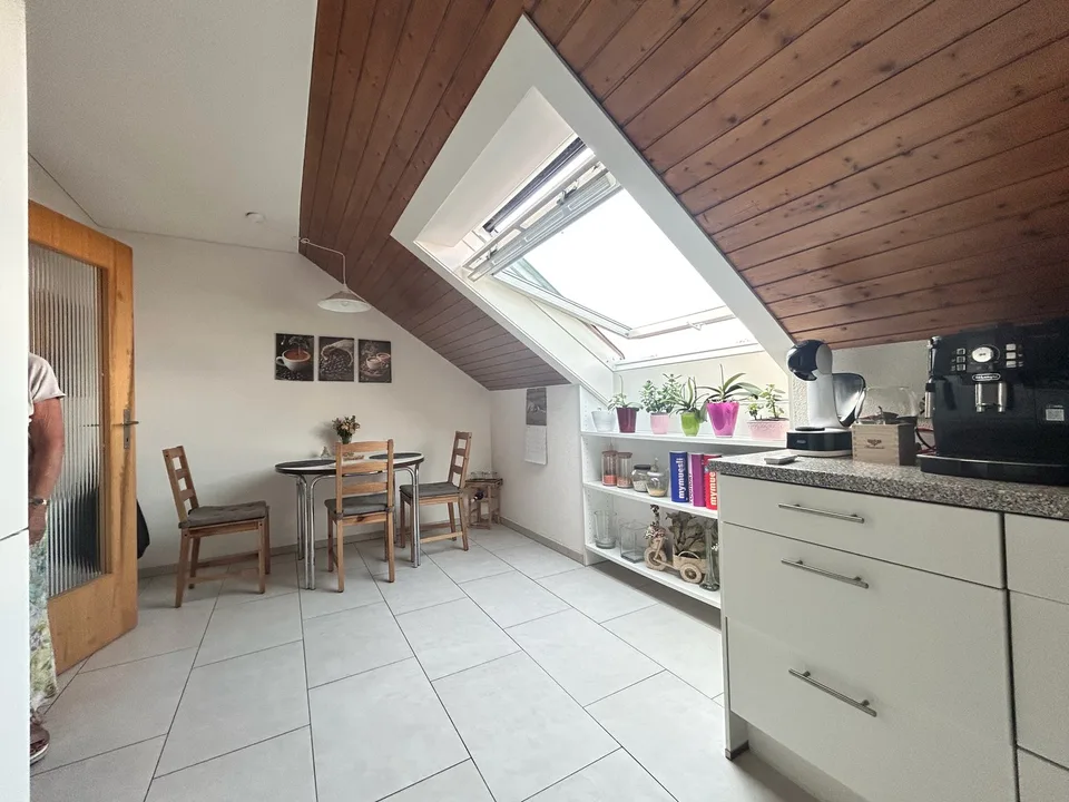 Grosszügige 2.5-Zimmer-Dachwohnung mit Garage - auch als Kapitalanlage – Foto 3 von 13
