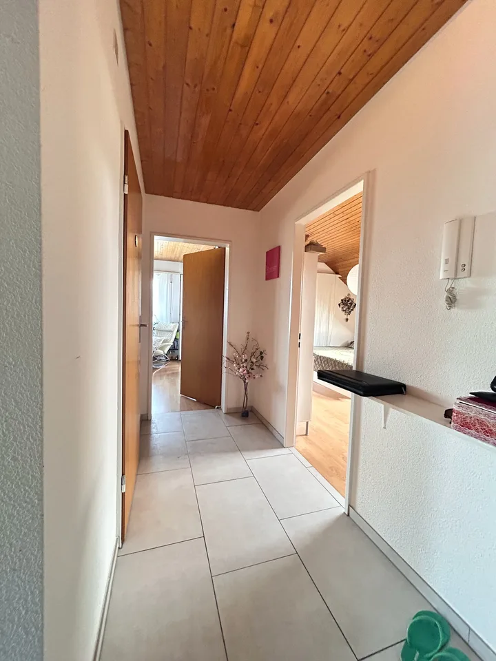 Grosszügige 2.5-Zimmer-Dachwohnung mit Garage - auch als Kapitalanlage – Foto 8 von 13