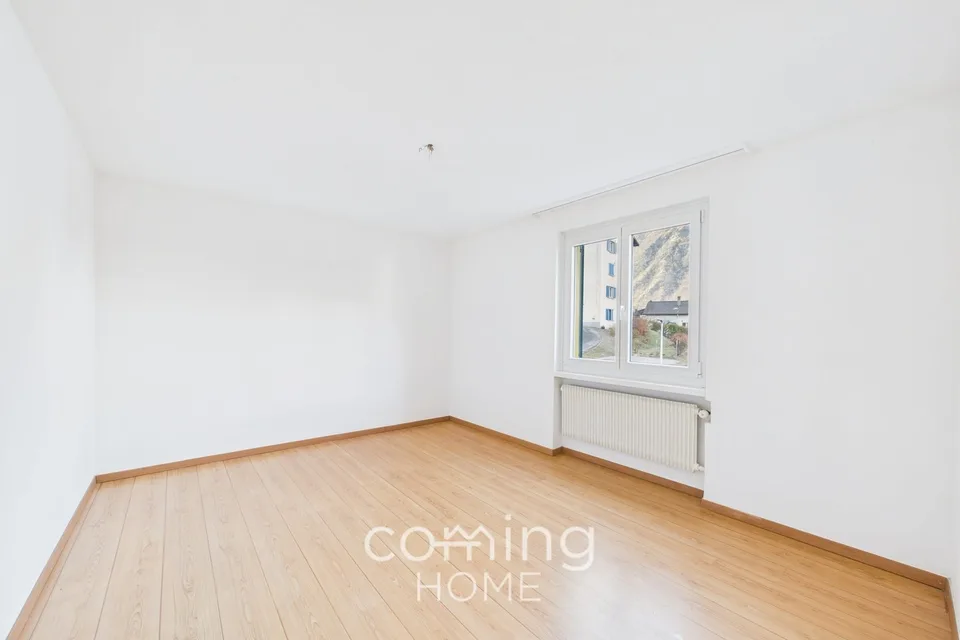 Appartamento soleggiato di 3,5 locali con balcone e vista sulla montagna in una zona tranquilla – foto 8 di 13