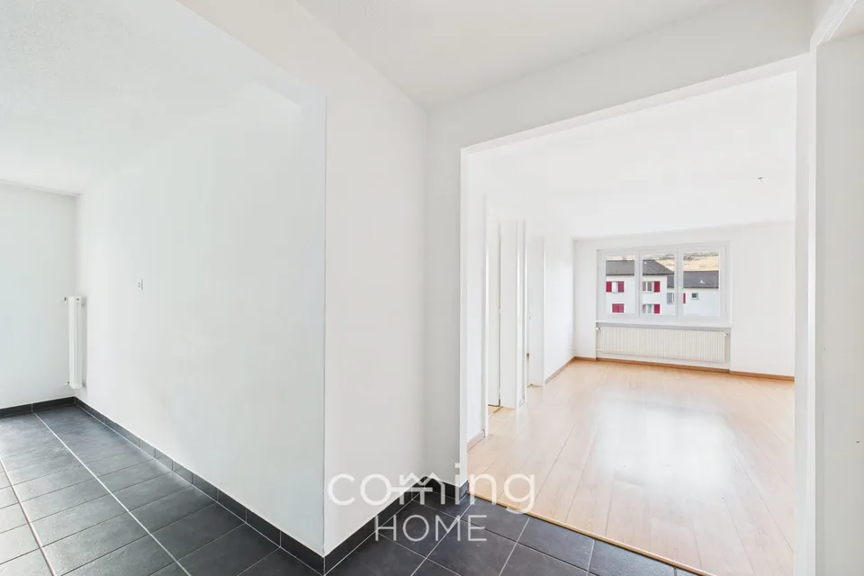 Appartamento soleggiato di 3,5 locali con balcone e vista sulla montagna in una zona tranquilla – foto 6 di 13