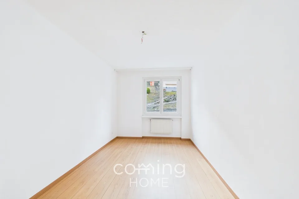 Appartamento soleggiato di 3,5 locali con balcone e vista sulla montagna in una zona tranquilla – foto 7 di 13