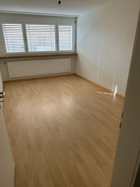 3 Zimmerwohnung, Zuchwil, 3. Stock, Wohn- und Geschäftshaus – Foto 2 von 5
