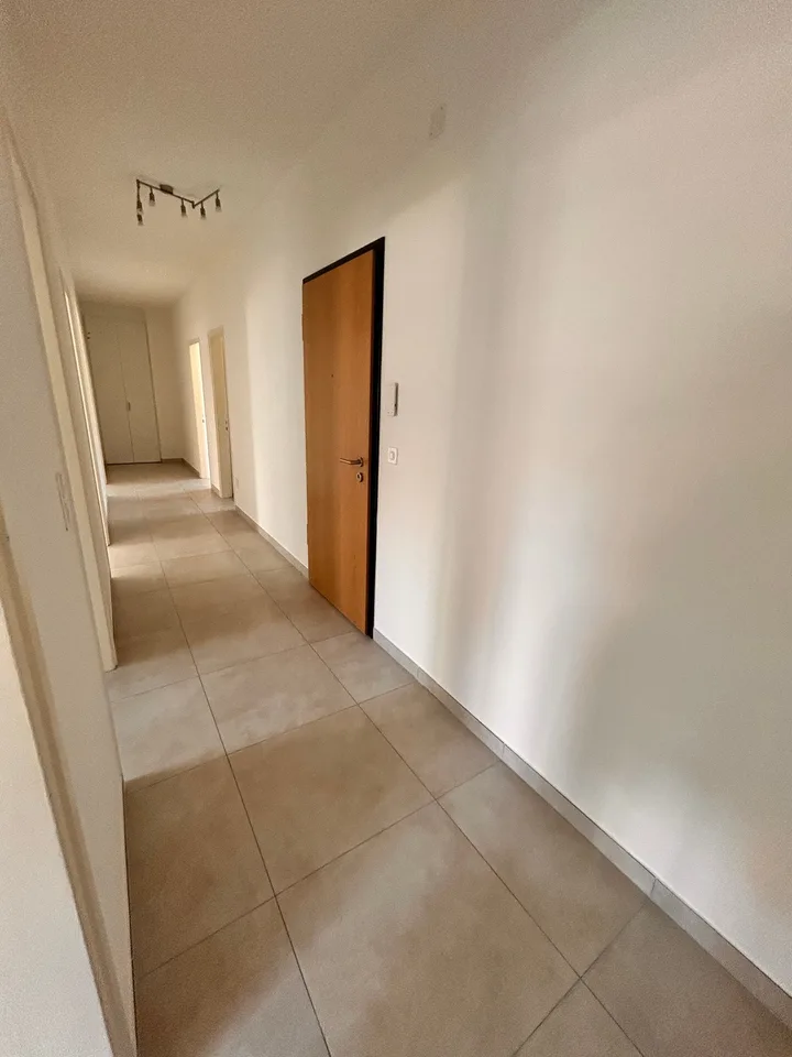 Appartement lumineux de 4 pièces avec balcon à Lugano – photo 3 sur 8