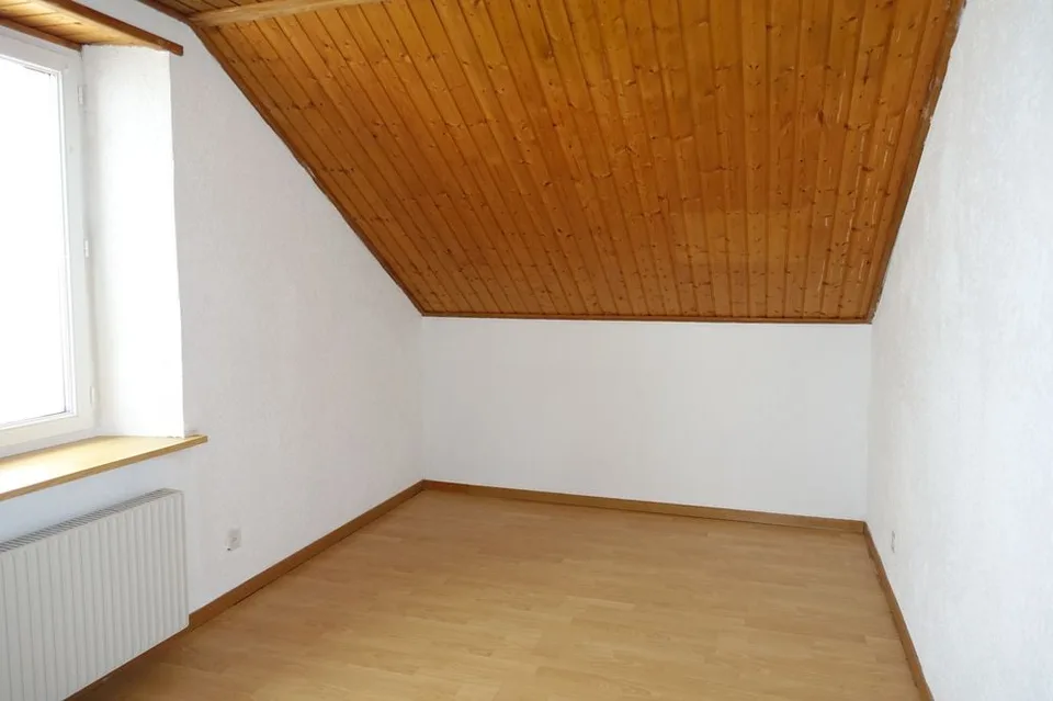 Tramelan - Einfamilienhaus mit 2 Wohnungen mit 3.5 Zimmern und Doppelhaushälfte mit 4.5 Zimmern – Foto 15 von 19