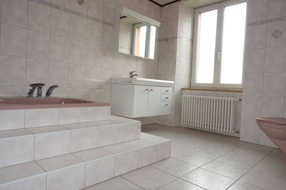Tramelan - Einfamilienhaus mit 2 Wohnungen mit 3.5 Zimmern und Doppelhaushälfte mit 4.5 Zimmern – Foto 13 von 19