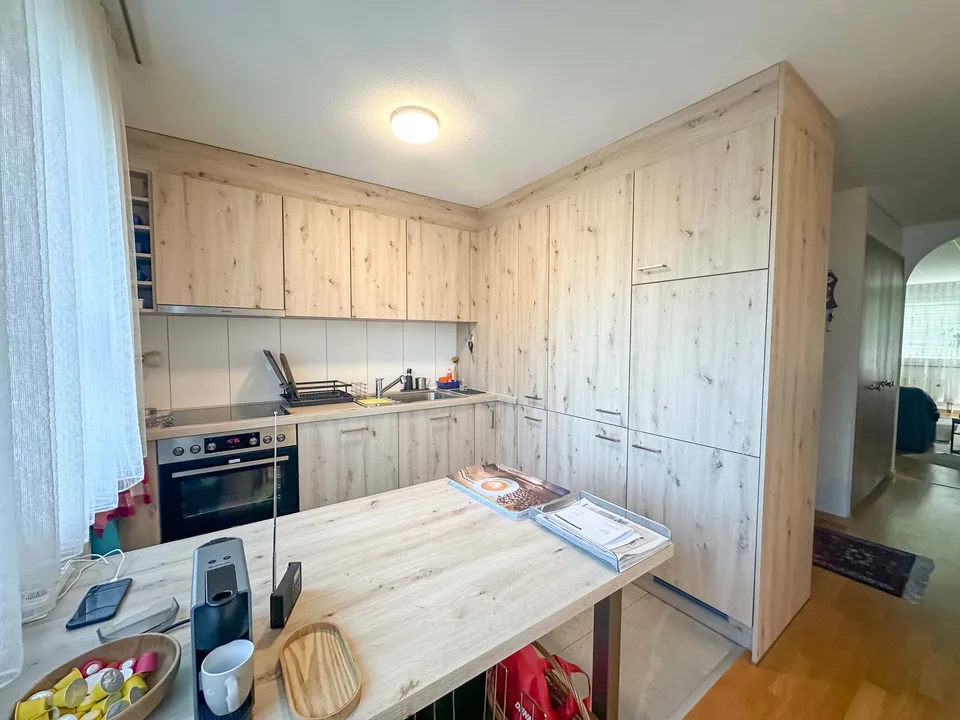 Appartement lumineux et rénové de 3,5 pièces avec balcon et boîte de garage (en droit de construction) – photo 5 sur 10