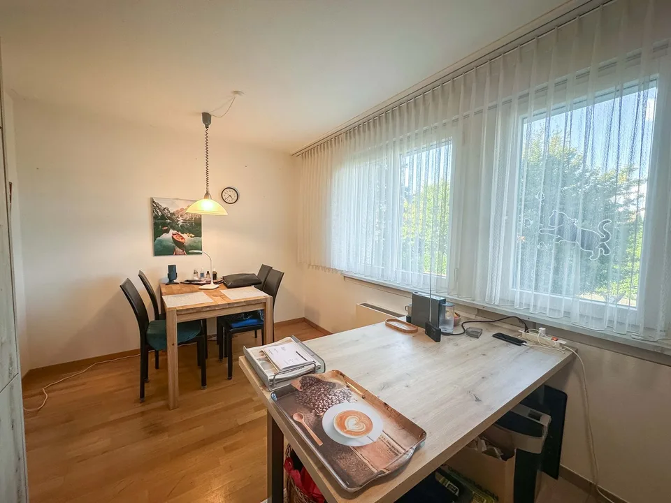 Appartement lumineux et rénové de 3,5 pièces avec balcon et boîte de garage (en droit de construction) – photo 3 sur 10