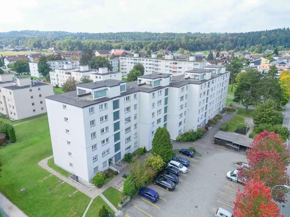 Appartement lumineux et rénové de 3,5 pièces avec balcon et boîte de garage (en droit de construction) – photo 10 sur 10