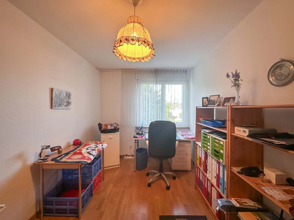Appartement lumineux et rénové de 3,5 pièces avec balcon et boîte de garage (en droit de construction) – photo 7 sur 10