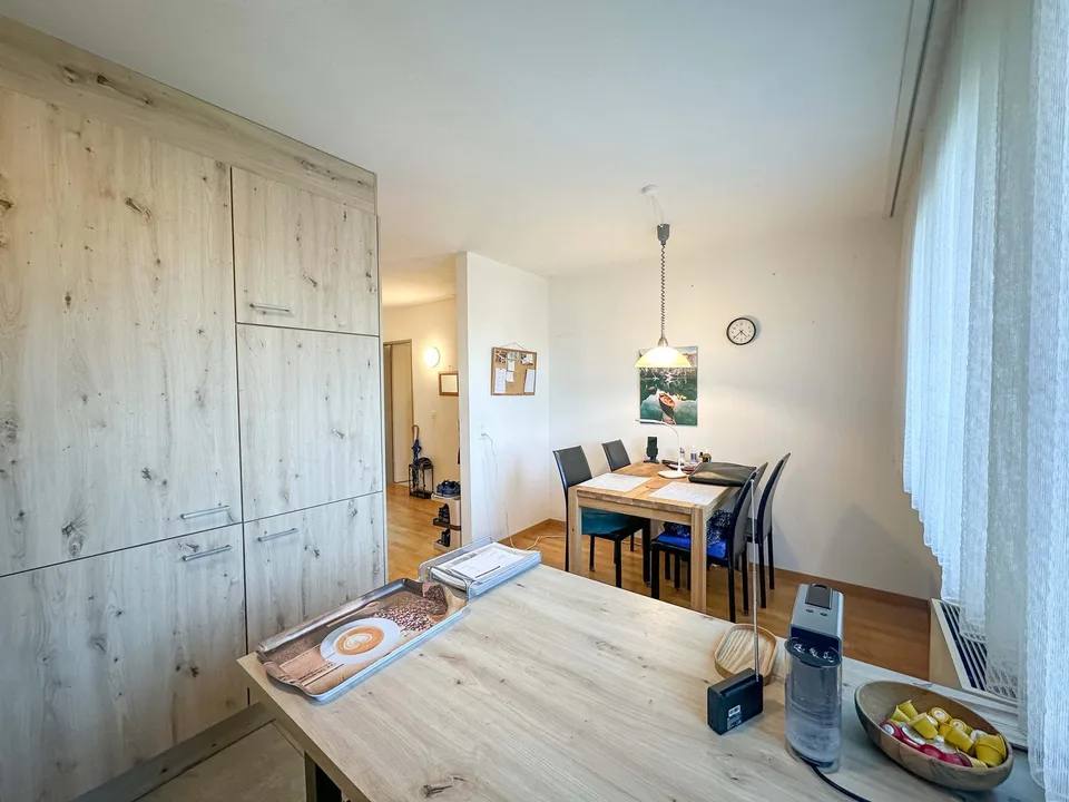 Appartement lumineux et rénové de 3,5 pièces avec balcon et boîte de garage (en droit de construction) – photo 4 sur 10