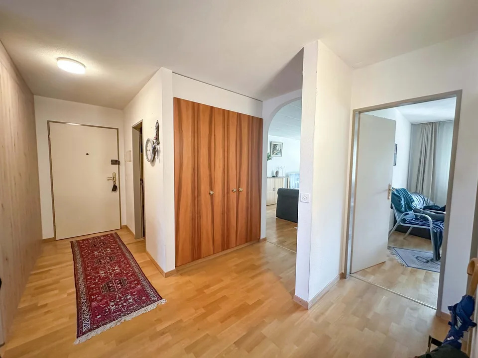 Appartement lumineux et rénové de 3,5 pièces avec balcon et boîte de garage (en droit de construction) – photo 2 sur 10