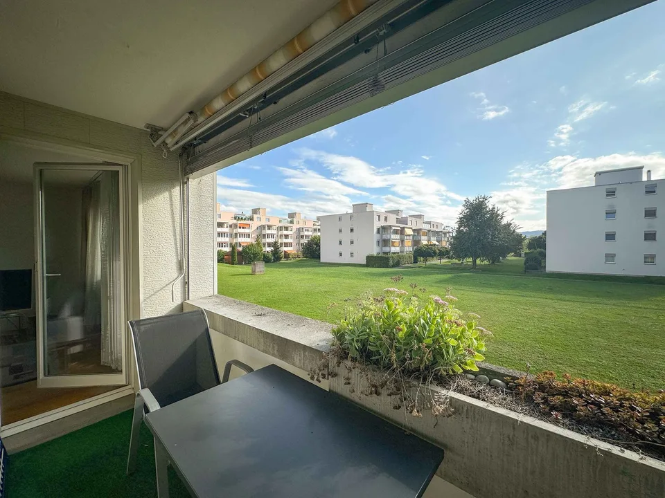 Appartement lumineux et rénové de 3,5 pièces avec balcon et boîte de garage (en droit de construction) – photo 9 sur 10