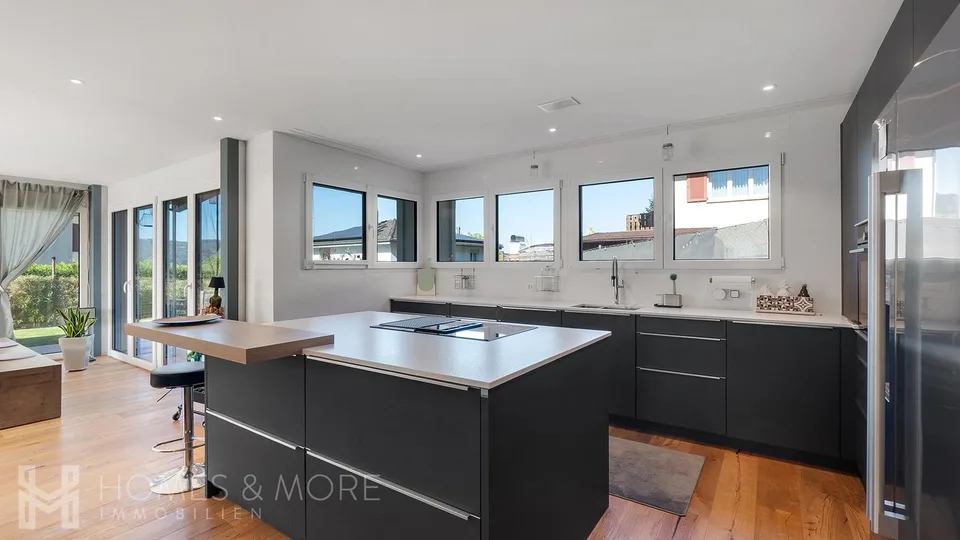 MODERNE - AVEC BEAUCOUP D'ESPACE, JARDIN PRIVE ET ESPACE DE DETENTE – photo 4 sur 13