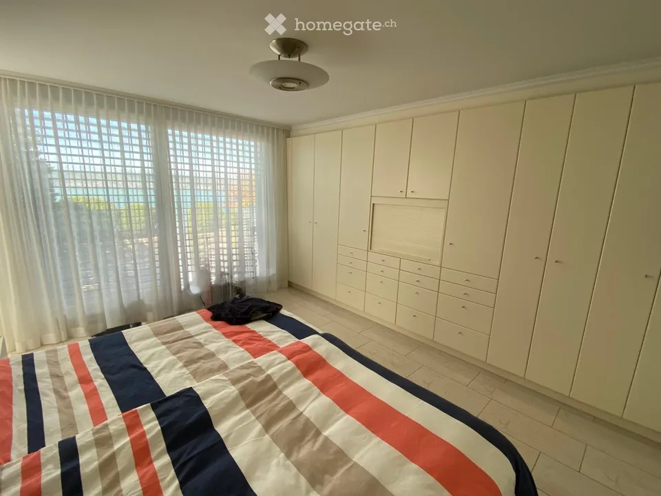Terrassenwohnung mit wunderbarer Seesicht in Wollerau – Foto 7 von 12