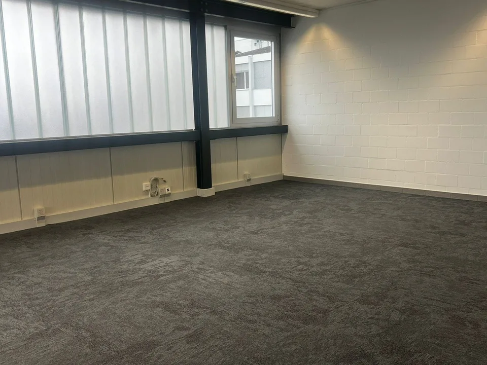 BÜRO 48 m² MIT SEESICHT & KLIMAANLAGE Inkl. Aussenparkplatz – per sofort verfügbar – Foto 4 von 7