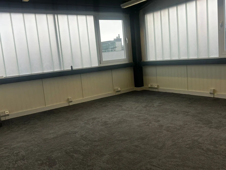 BÜRO 48 m² MIT SEESICHT & KLIMAANLAGE Inkl. Aussenparkplatz – per sofort verfügbar – Foto 5 von 7