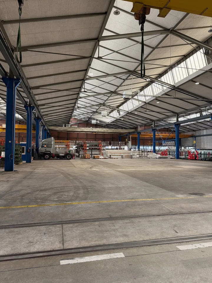 Espace de production et de stockage dans la zone industrielle de Dietikon – photo 3 sur 8