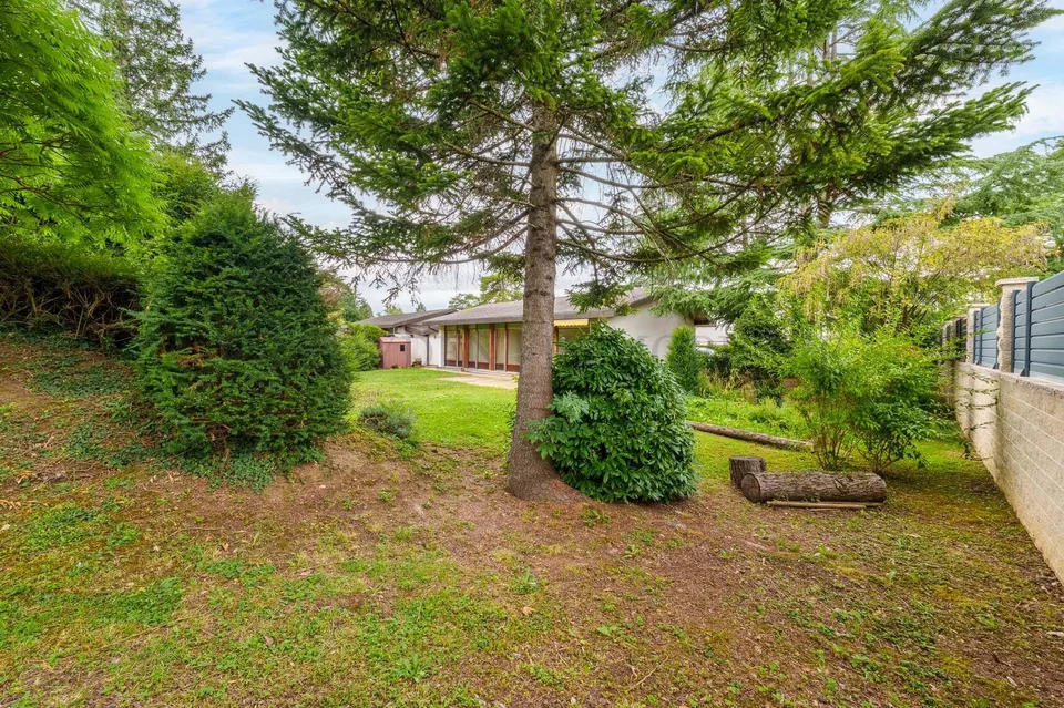 Villa im Erdgeschoss mit schönem Garten – Foto 11 von 12