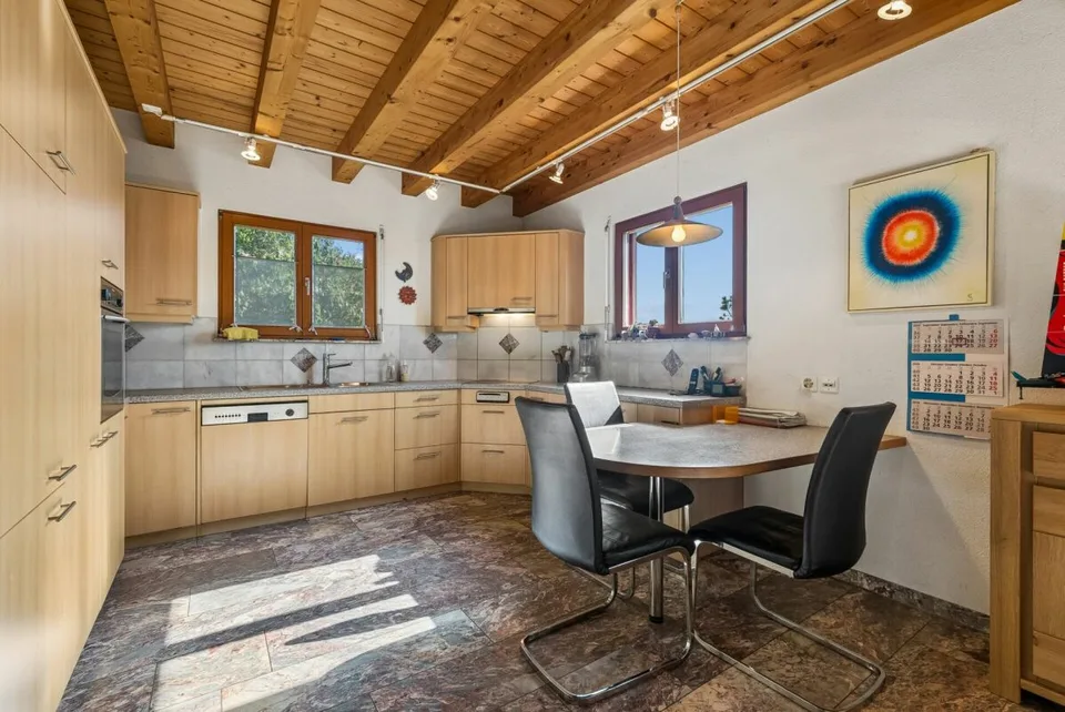 Grosszügiges Haus mit Aussicht über das Rheintal – Foto 4 von 10