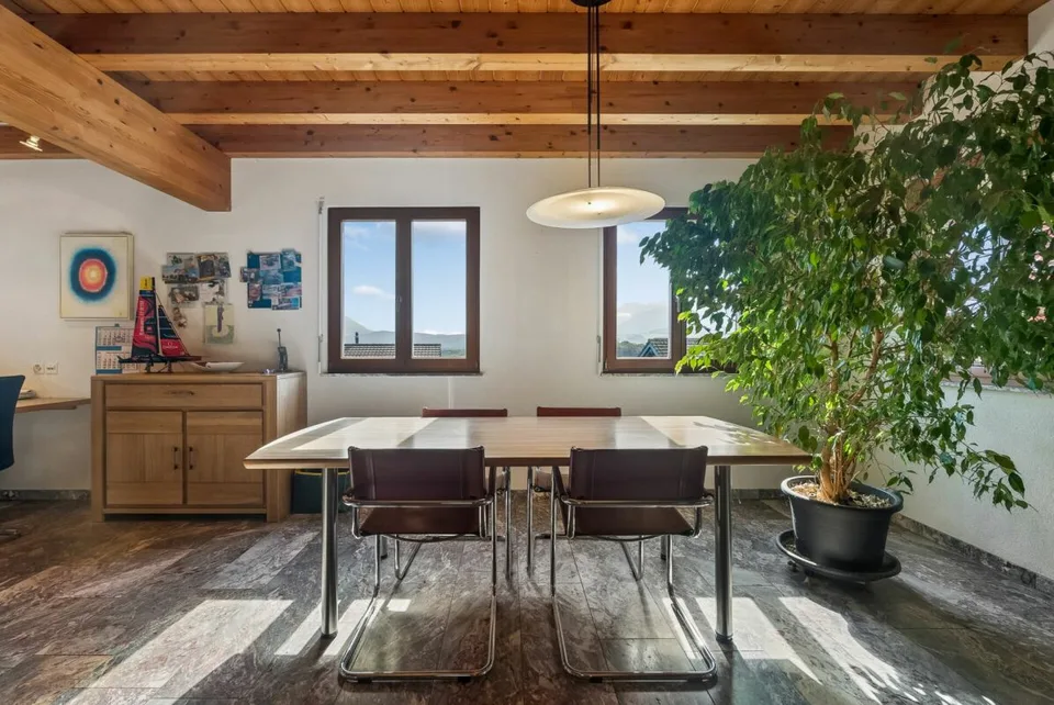 Grosszügiges Haus mit Aussicht über das Rheintal – Foto 5 von 10