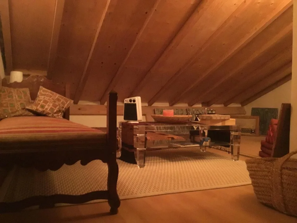 LUTRY - Charmantes 2.5-Zimmer-Dachgeschosswohnung mit Aussicht und Balkon – Foto 7 von 9