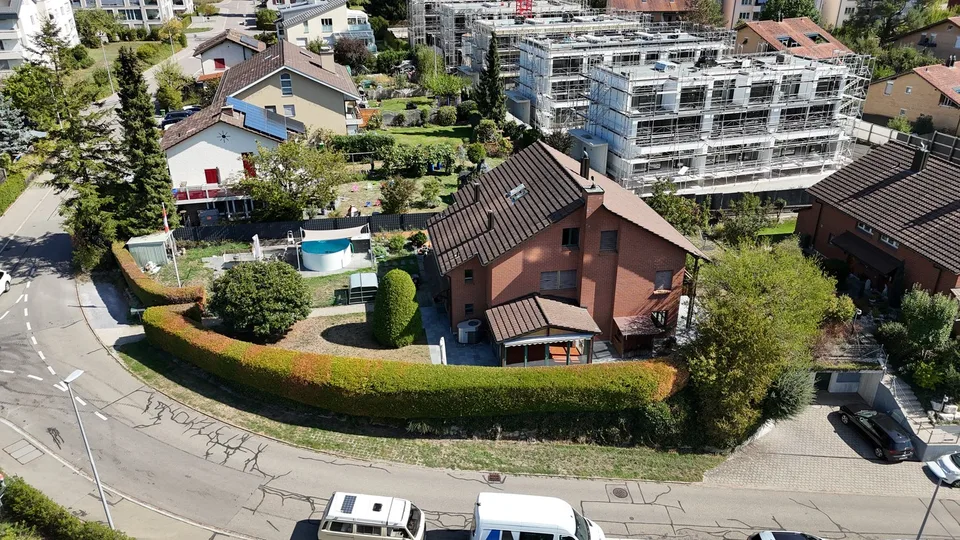 Casa di due famiglie di 6,5 locali affascinante a Embrach – foto 2 di 10