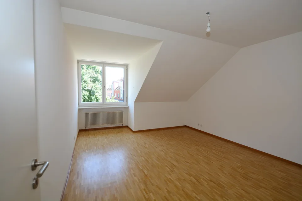 Ultimo appartamento maisonette di 4,5 locali – vita spaziosa con vista panoramica a Oberwil – foto 10 di 17