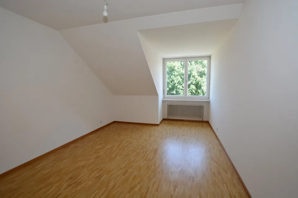 Ultimo appartamento maisonette di 4,5 locali – vita spaziosa con vista panoramica a Oberwil – foto 9 di 17
