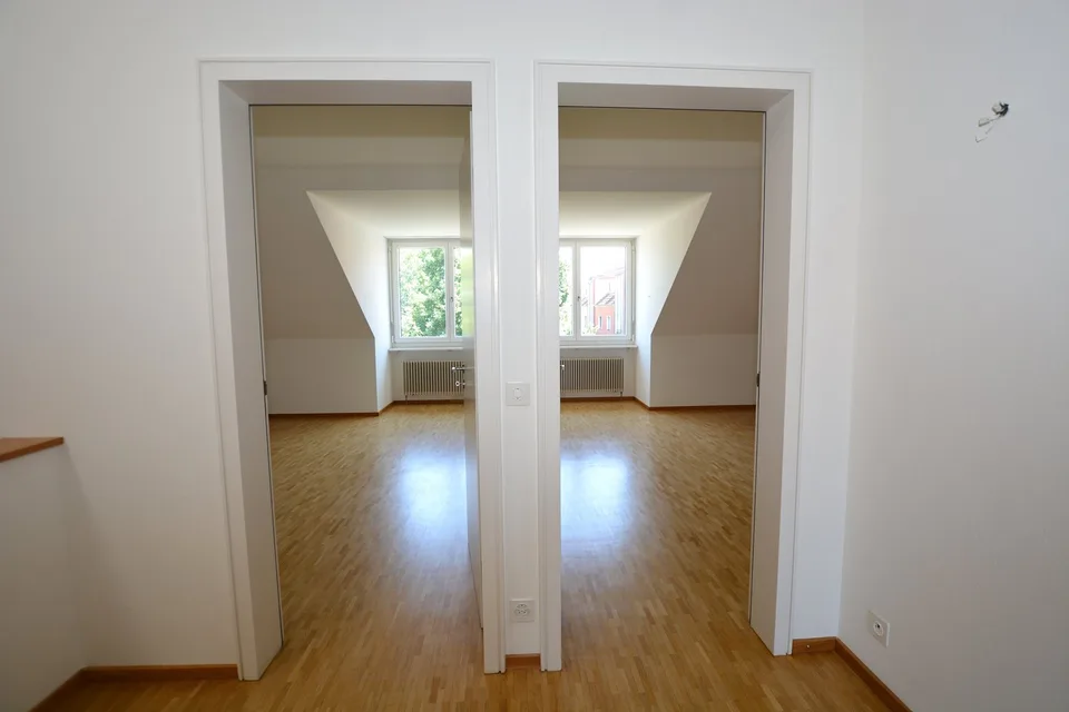Ultimo appartamento maisonette di 4,5 locali – vita spaziosa con vista panoramica a Oberwil – foto 8 di 17
