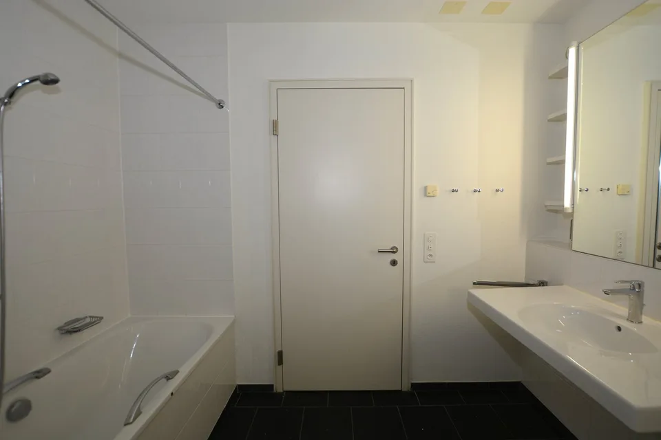Ultimo appartamento maisonette di 4,5 locali – vita spaziosa con vista panoramica a Oberwil – foto 11 di 17