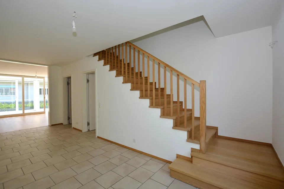 Appartements en duplex de 3,5 pièces – un espace de vie généreux sur deux niveaux à Oberwil – photo 3 sur 15