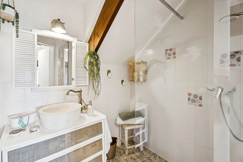 Maison villageoise de caractère située face au lac de Neuchâtel ! – photo 9 sur 13