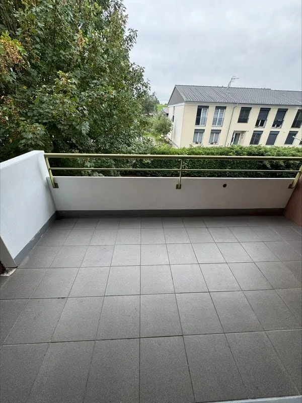 Renovierte 4,5-Zimmer-Wohnung mit 85m2 und Balkon, im 1. Stock – Foto 3 von 11