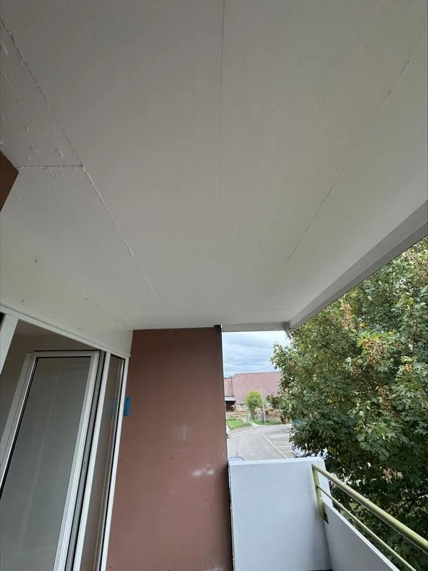 Renovierte 4,5-Zimmer-Wohnung mit 85m2 und Balkon, im 1. Stock – Foto 2 von 11