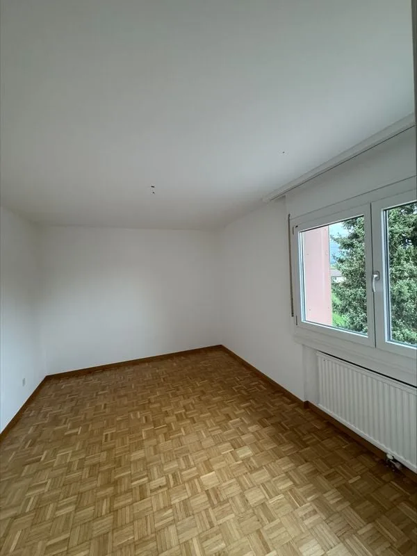 Renovierte 4,5-Zimmer-Wohnung mit 85m2 und Balkon, im 1. Stock – Foto 4 von 11