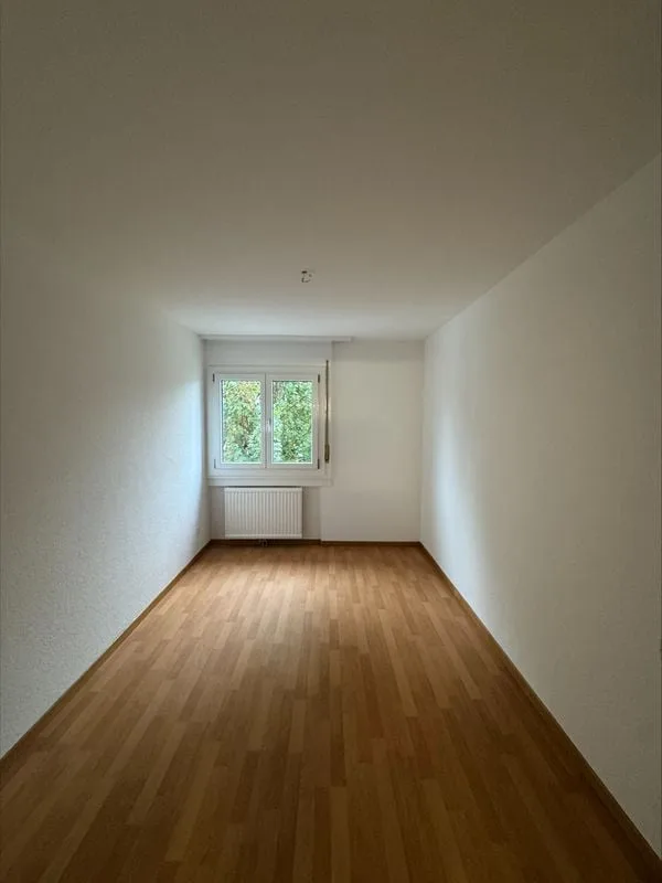 Renovierte 4,5-Zimmer-Wohnung mit 85m2 und Balkon, im 1. Stock – Foto 8 von 11