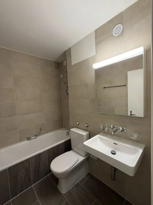 Grosse und moderne 2.5 Zimmerwohnung jetzt zu vermieten! – Foto 7 von 7