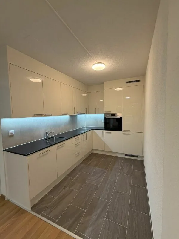 Grosse und moderne 2.5 Zimmerwohnung jetzt zu vermieten! – Foto 5 von 7