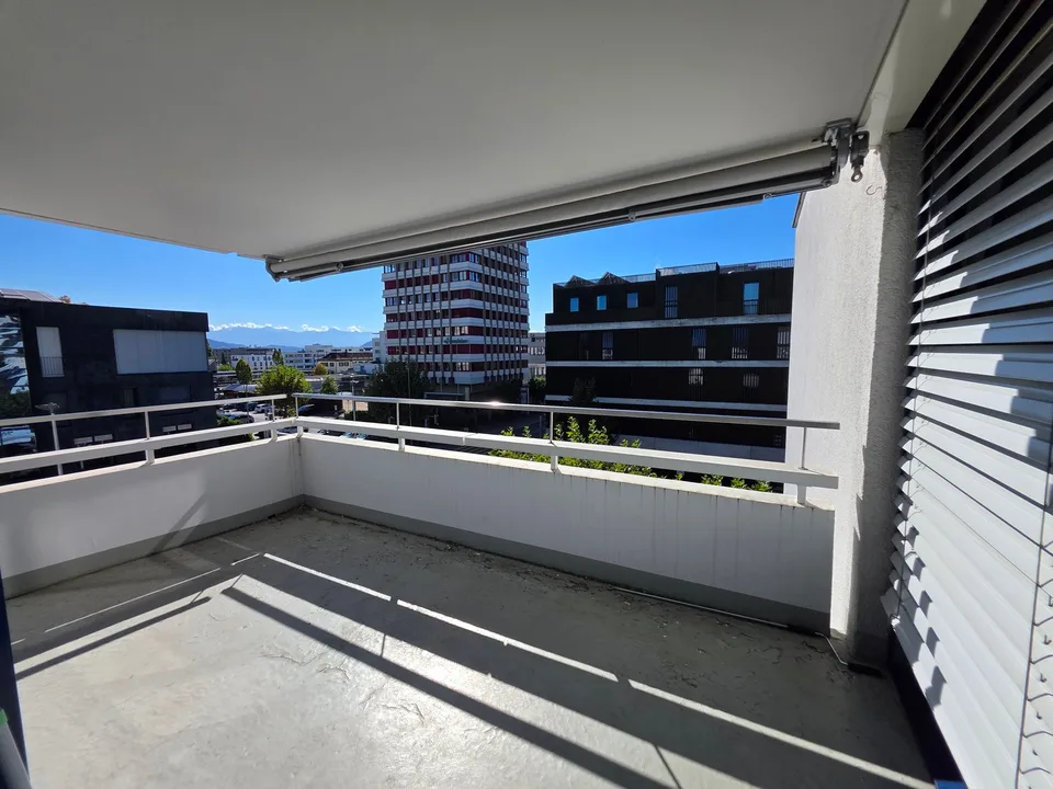 Helle 2.5-Zimmer-Wohnung mit Balkon – Foto 7 von 11