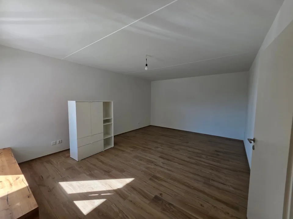 Helle 2.5-Zimmer-Wohnung mit Balkon – Foto 8 von 11