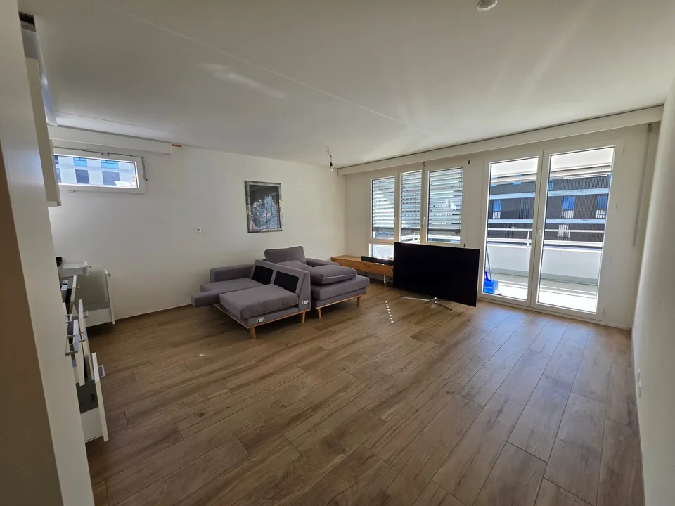 Helle 2.5-Zimmer-Wohnung mit Balkon – Foto 6 von 11