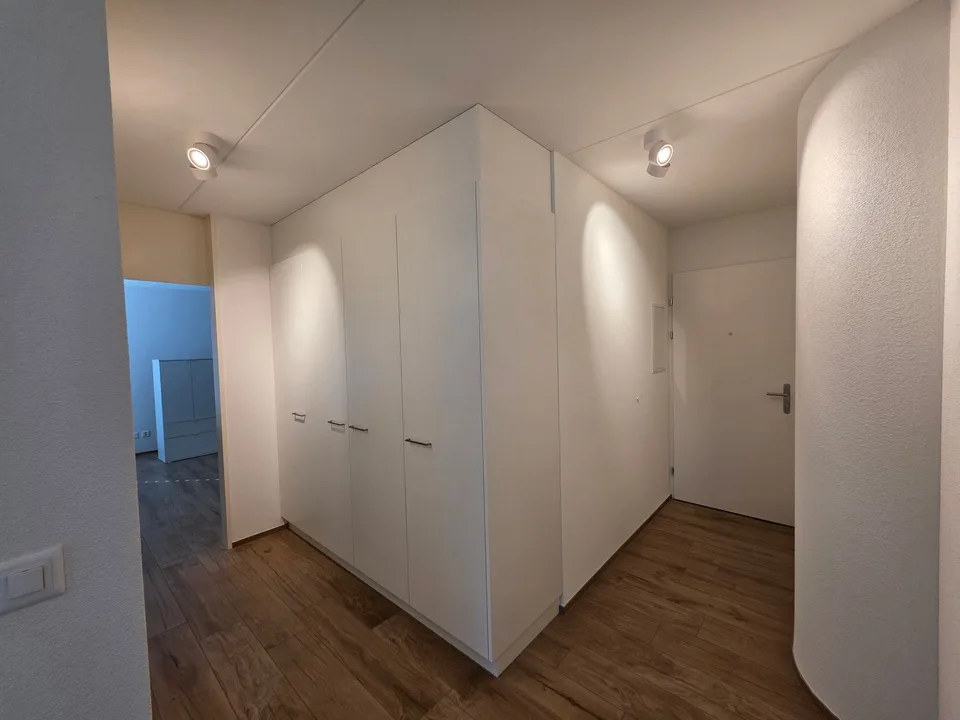 Helle 2.5-Zimmer-Wohnung mit Balkon – Foto 3 von 11