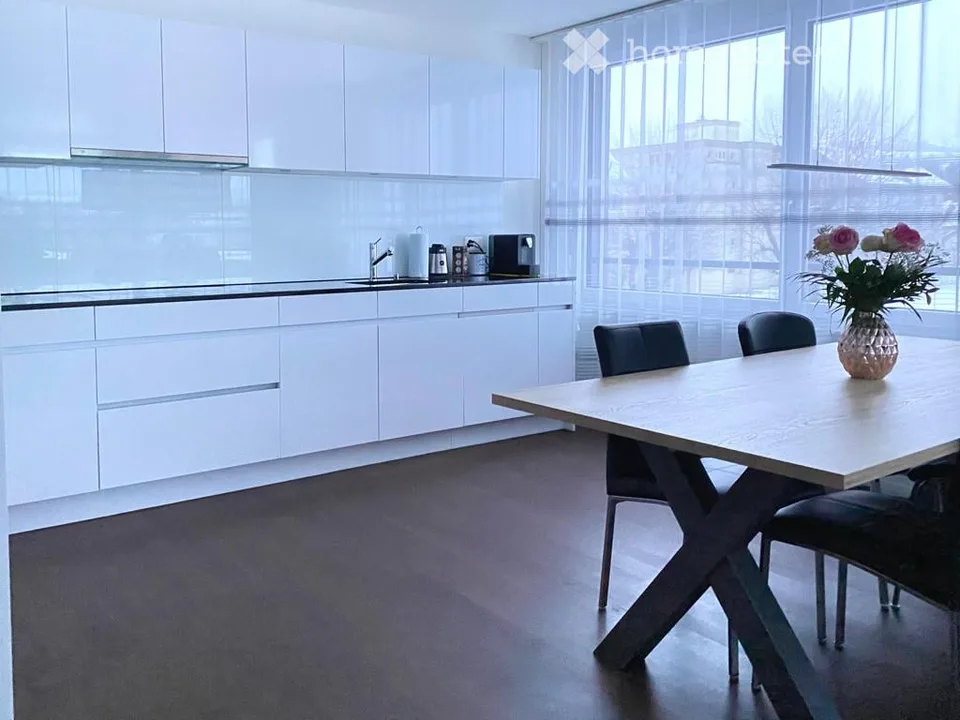 Appartamento di 3,5 locali nuovo con loggia e vista sul verde – foto 4 di 14