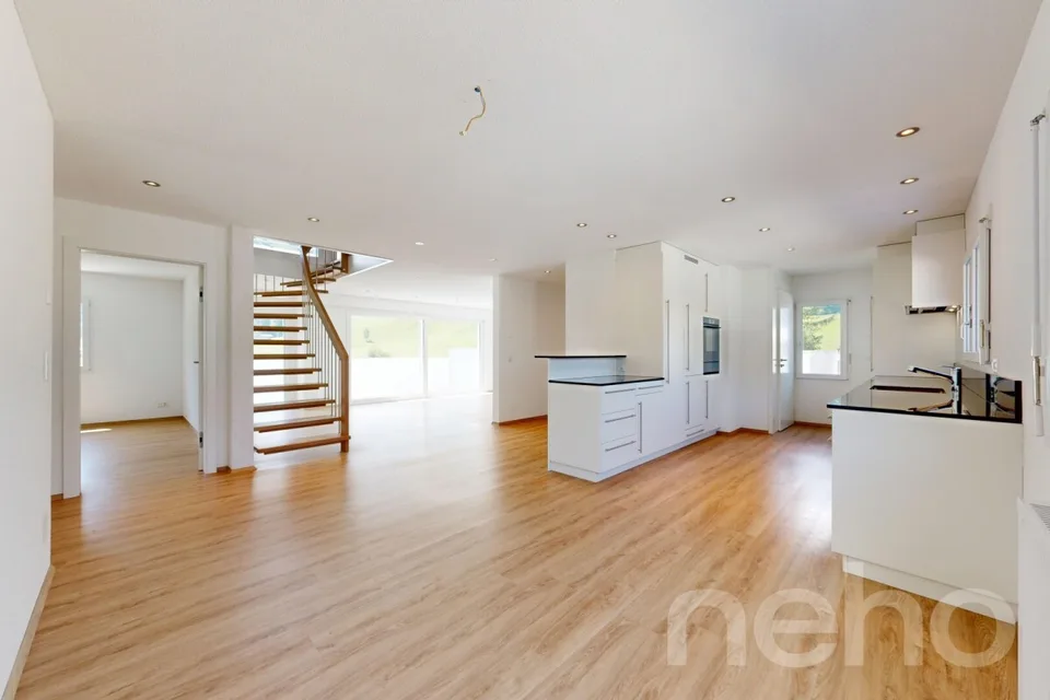 Einfamilienhaus mit über 260 m² Nutzfläche und grosser Garage – Foto 4 von 12