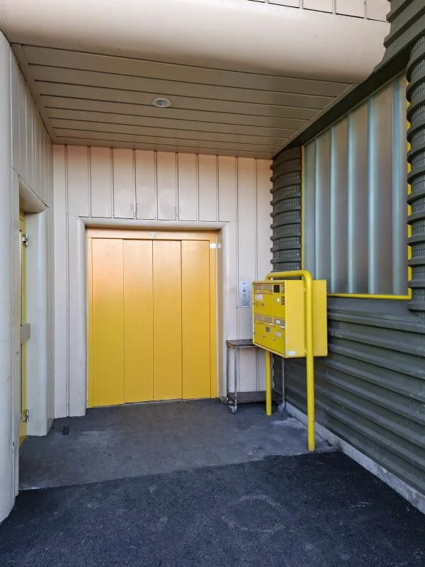 680 m² helle Geschäfts- und Bürofläche in Kallnach – Foto 3 von 4