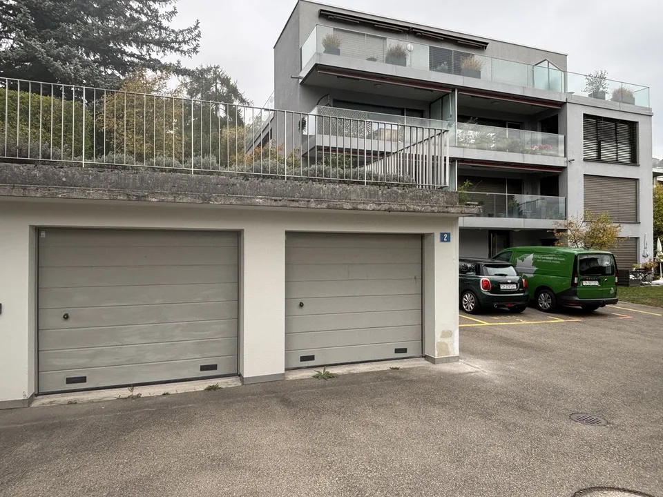 Sichere und gepflegte Garagenbox an attraktiver Lage in Zürich Höngg – Foto 3 von 3
