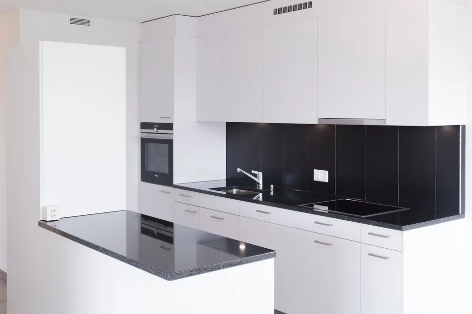 Wohnung mit 4.5 Zimmern im letzten Stock mit Balkon – Foto 7 von 12